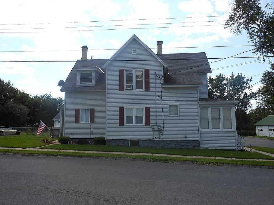 2nd image of 100 Gilbert St