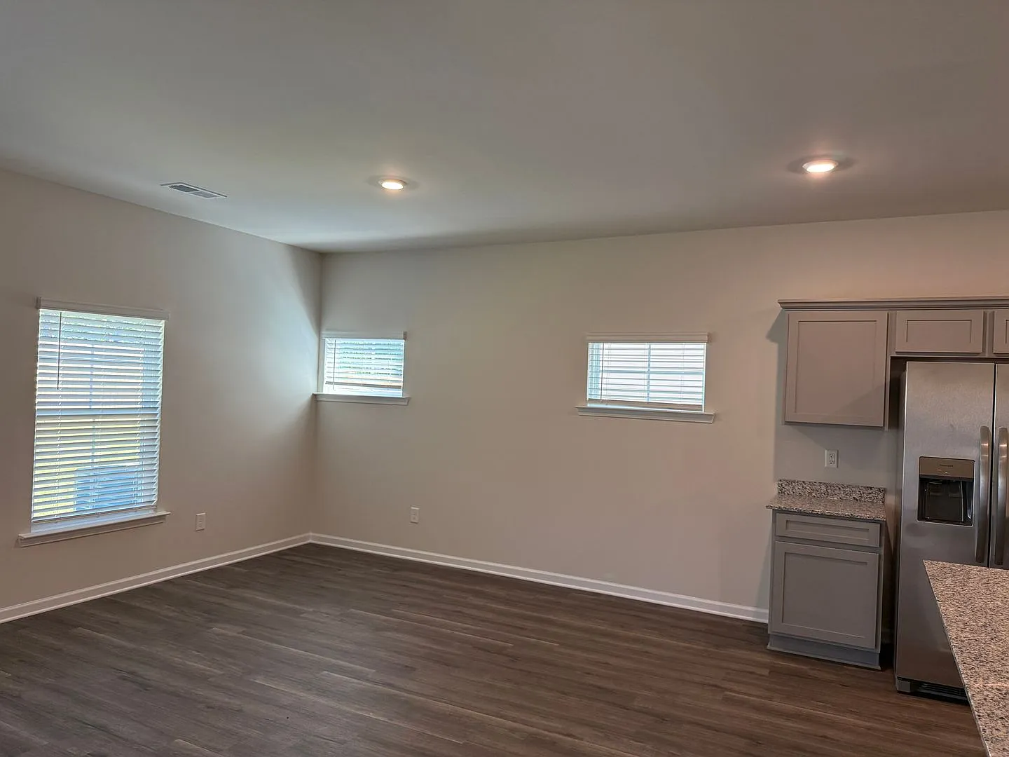 3 bed, 2.5 bath, 1720 sqft, $2,195 — Photo 4