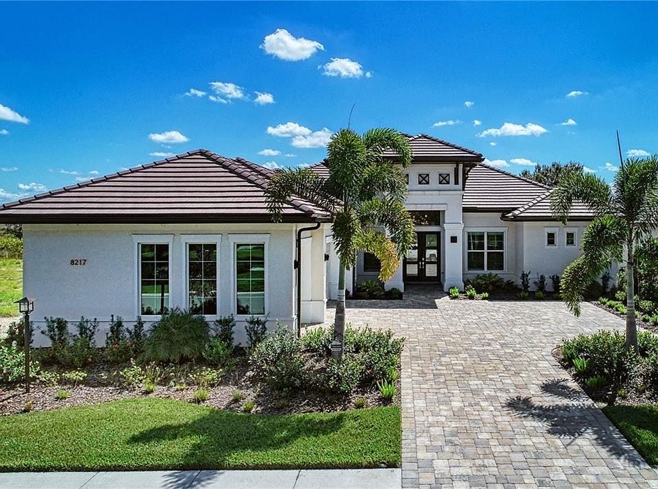 1st image of 8217 Grande Shores Dr