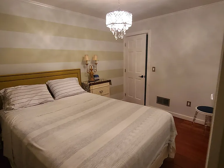 Bedroom 1 in top floor accommodates a queen sized bed or two twin sized beds.