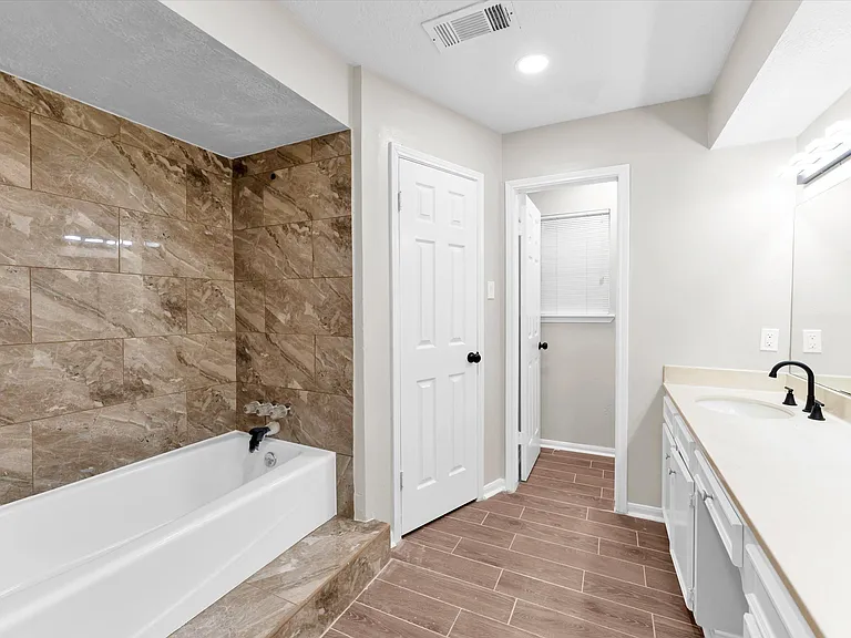 8102 Autumn Willow Dr — Photo 31