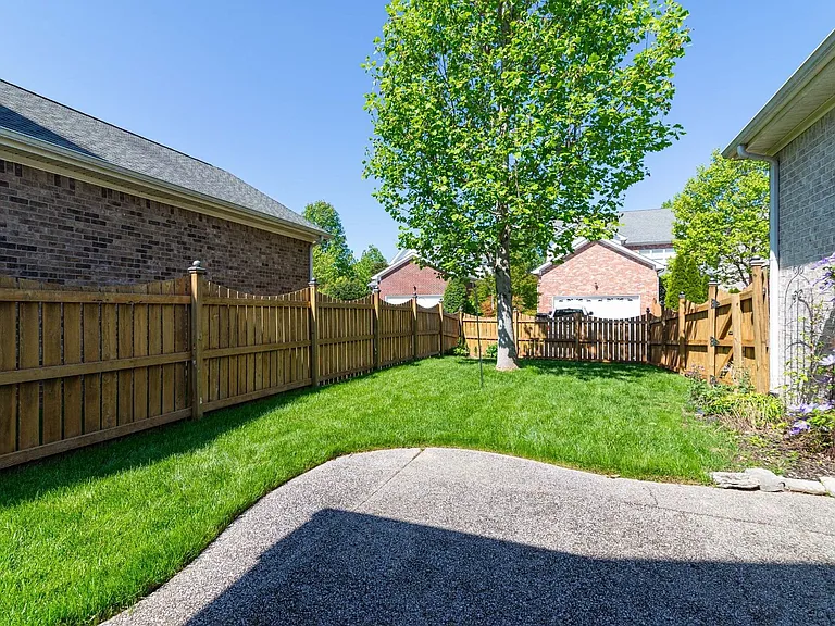 412 Meadowcrest Cir — Photo 26