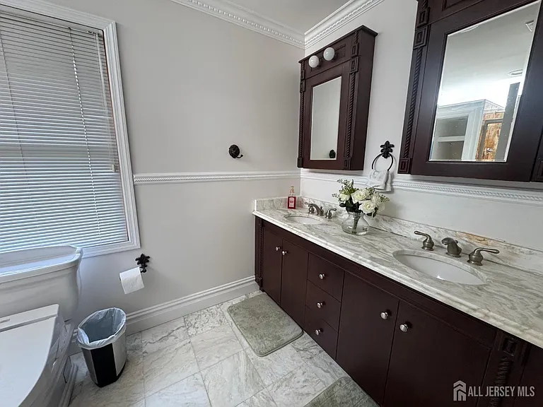 5 Hollywood St — Photo 25