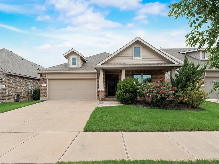 1601 Bunting Dr — Photo 2