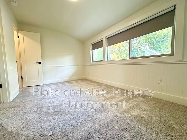3556 NE Sandy Blvd — Photo 19
