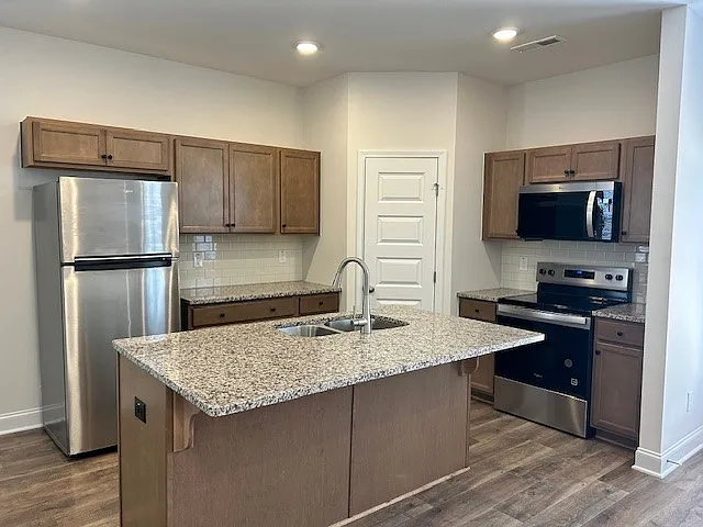 3 bed, 2.5 bath, 1510 sqft, $1,950 — Photo 2