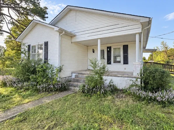 560 State Line Rd, Loretto, TN 38469