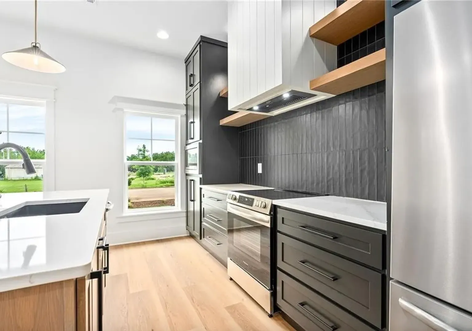 578 Pride Avenue Brand-New Luxury Student Living — Photo 2