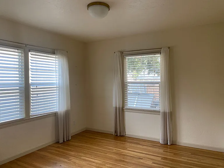 223 E University Ave — Photo 25