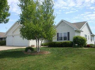 806 Baneberry Dr, Sun Prairie, WI 53590