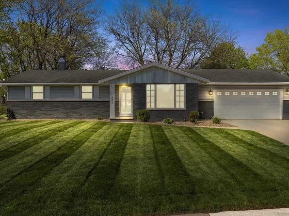 1856 Adler Way, Green Bay, WI 54303