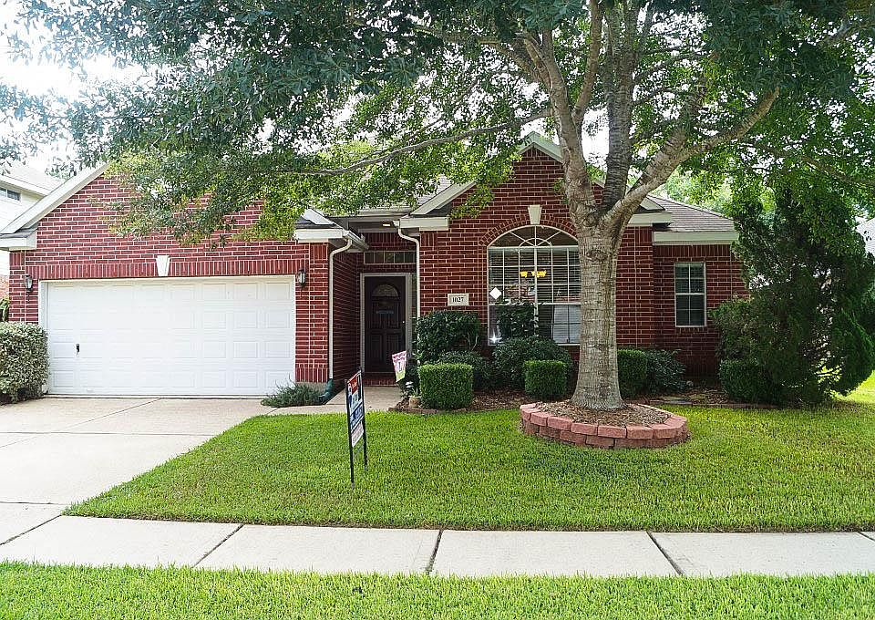 1st image of 1027 Portsmouth Dr