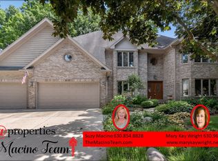633 Christopher Ln, Carol Stream, IL 60188