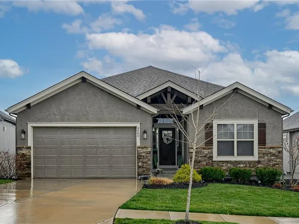 9860 Garden St, Shawnee, KS 66227