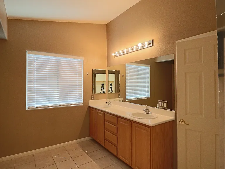 9747 Clifford Walk Ave — Photo 11