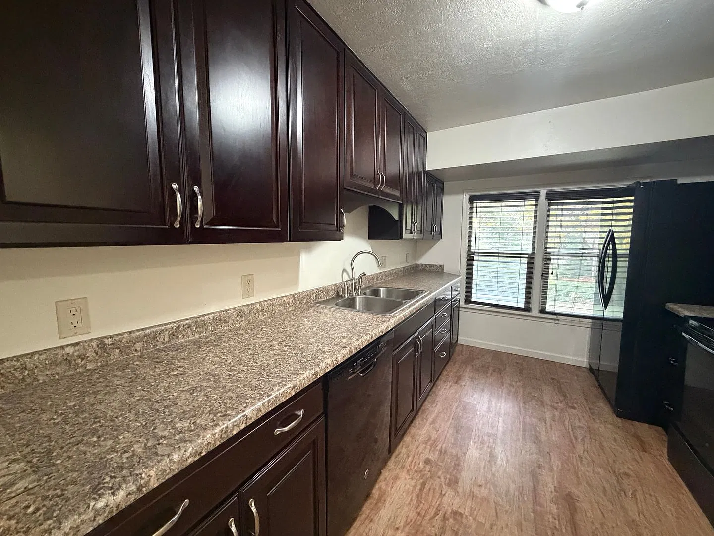 3 Weeks Rent Free Spacious 4 Bed / 2 Bath Ogden Home with Finished Basement — Photo 2