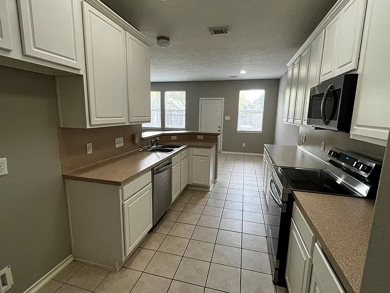 17234 Oakwood Chase Dr — Photo 5