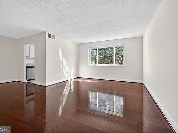 5th image of 3827 Hamilton St #D-304