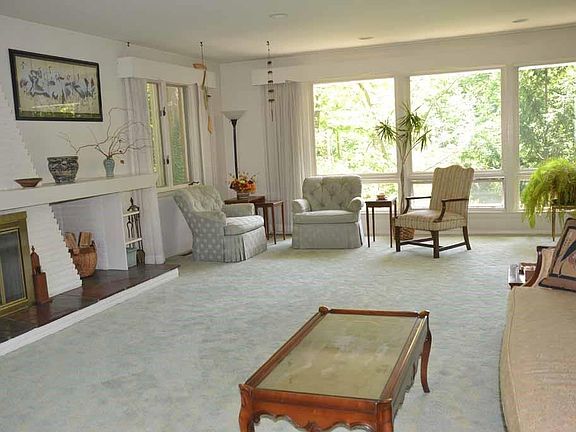 3rd image of 123 W Lakeview Blvd