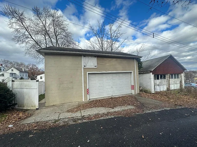 812 W Bridge St — Photo 24