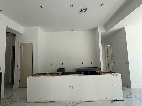 5th image of 1921 Hamilton Ave