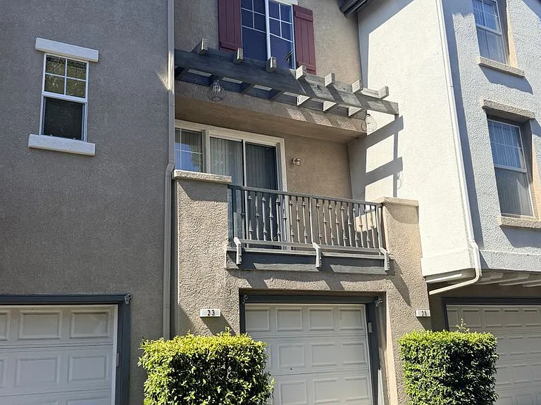 23 Tulare Dr — Photo 3