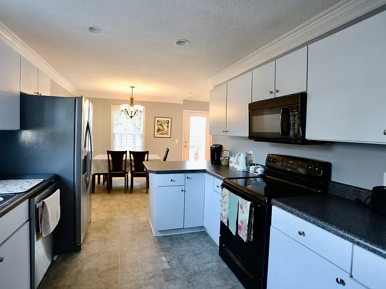 350 Woodgreen Dr — Photo 3