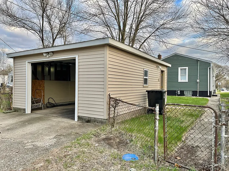 480 W 23rd Ave — Photo 3
