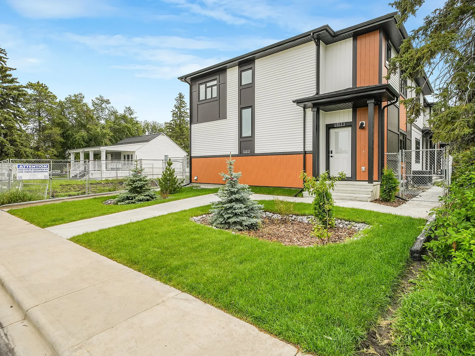 2 bed, $1,300 — Photo 1