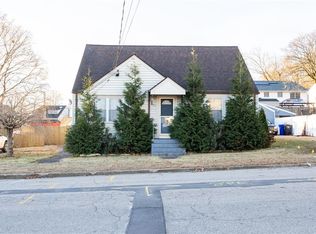 90 Toledo Ave, Pawtucket, RI 02860