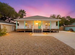 714 N Live Oak St, Rockport, TX 78382
