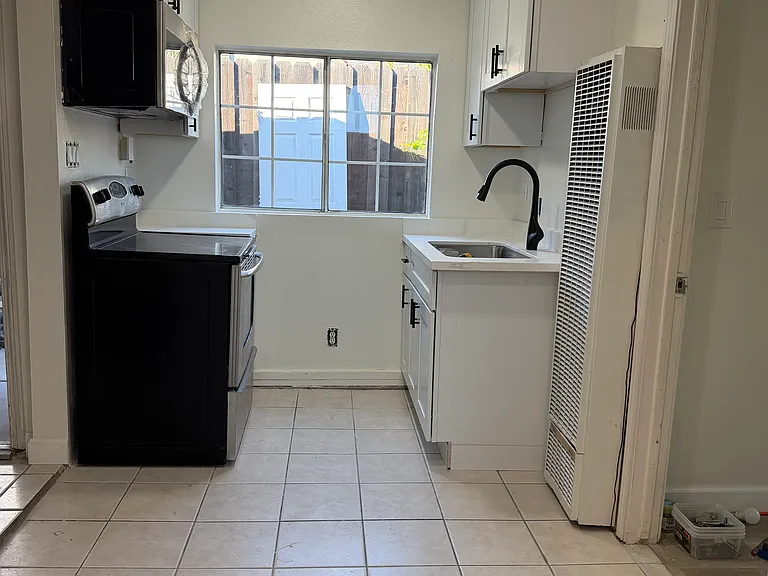 81 Viewmont Ave #B — Photo 1