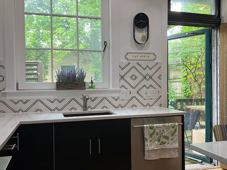 1635 N Wolcott Ave — Photo 17