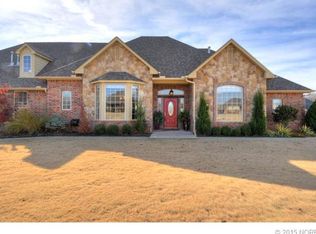 6452 S Ridgeview Rd, Owasso, OK 74055