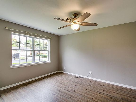 5th image of 412 Joanna Dr