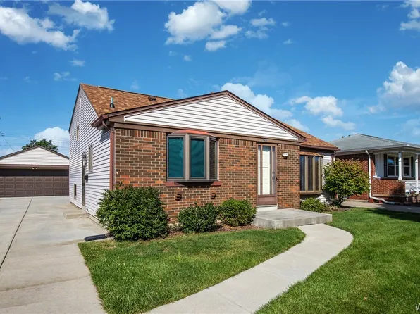26 Panama Ln, Cheektowaga, NY 14225