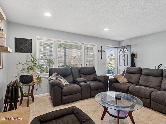 4th image of 302 Exler Filburn Rd