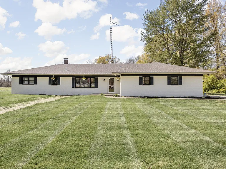 5051 E Moyer Dr — Photo 1
