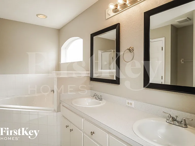835 Summer Glen Dr — Photo 10