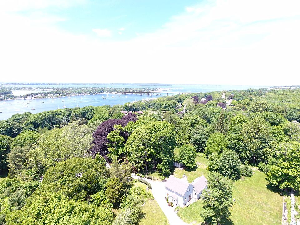 closeby to Beaches/waterside