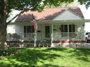 2012 F Ave NE, Cedar Rapids, IA 52402