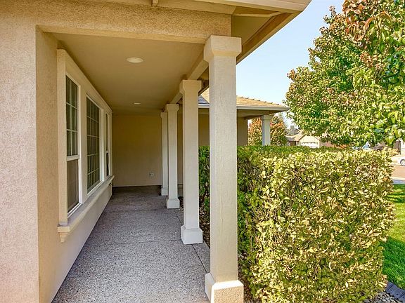 4th image of 2662 Saint James Way
