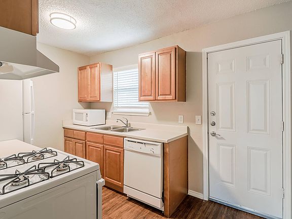 2 Bedroom, 1 bathroom. kitchen photo