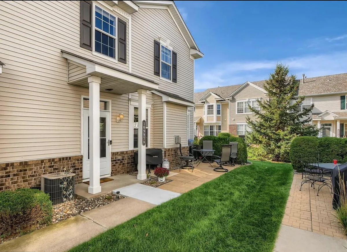Building Photo - 10997 Oak Grove Cir
