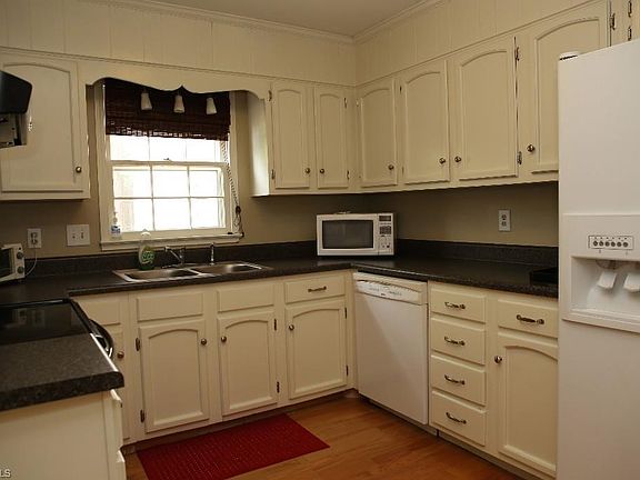 5th image of 3206 Regents Park Ln Unit B