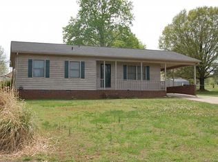 4555 Queens Rd, Hickory, NC 28602