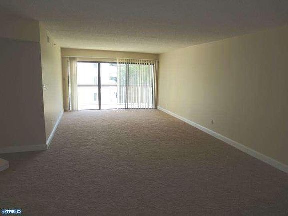 2nd image of 1704 N Park Dr APT 206