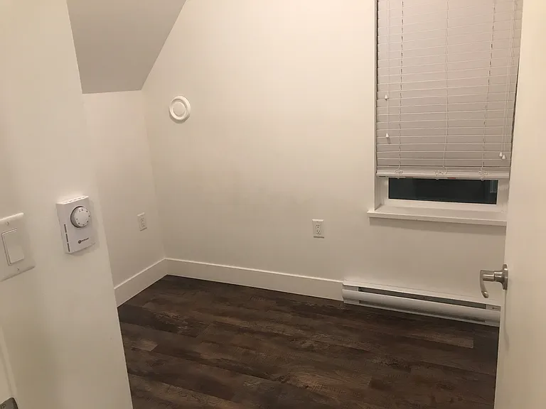 1539 Comox St #33 — Photo 16