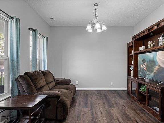 3rd image of 738 Nathan Ct