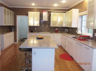 2 Dogwood Ln, Wallingford, CT 06492